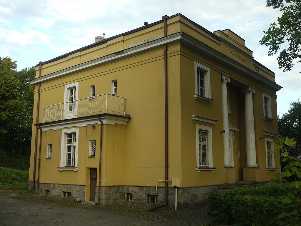 21 1024px-Gdynia,_Sieroszewskiego_7_-_Willa__Sokola__(2).jpg