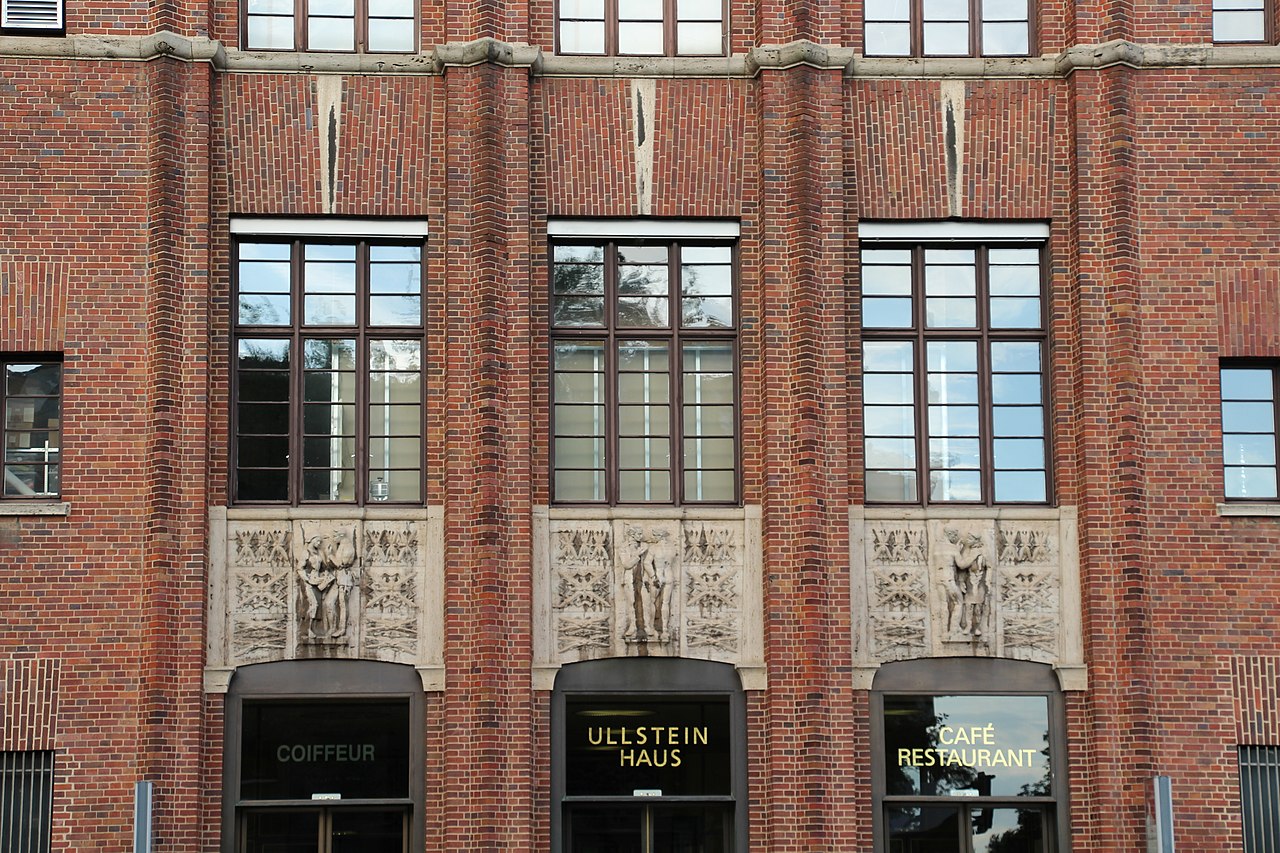 27 1280px-Berlin_-_Ullsteinhaus_(5).jpg