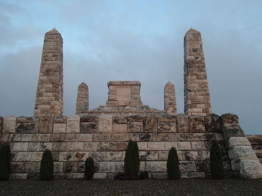 28 мавзолей906_15_Priepasné,_Slovakia_-_panoramio_(3).jpg