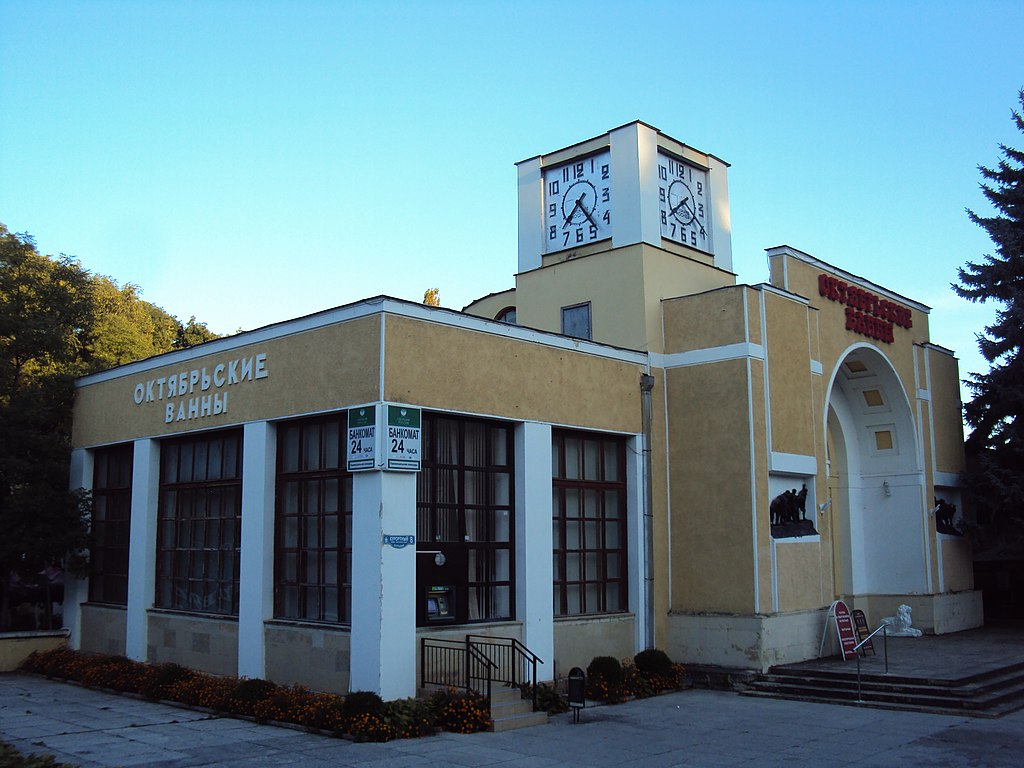 28 1024px-Здание_октябрьских_нарзанных_ванн,_mineral_baths,_Russia_03.jpg