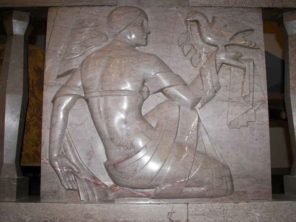 28 1024px-20070124_sejm_detale_budynek_k_kobieta_z_golebiem.jpg