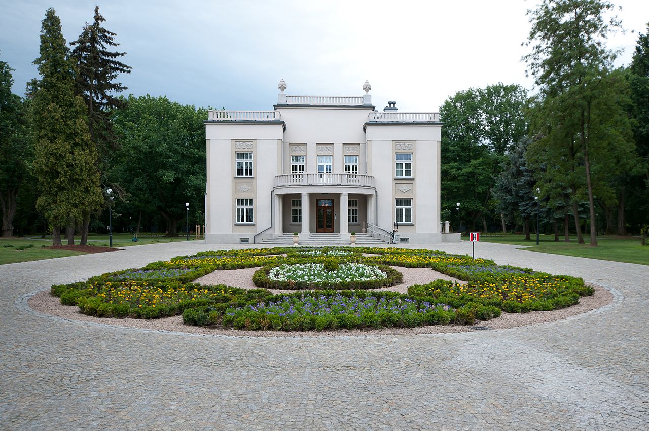 28 1280px-Pałacyk_Kwiatkowskiego_w_Mościcach.Pawlo68.jpg