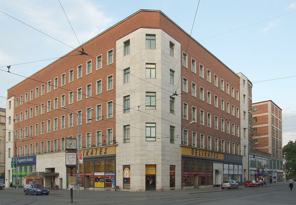 29 1024px-Brno_City_-_Morava_Palace_from_northwest.jpg