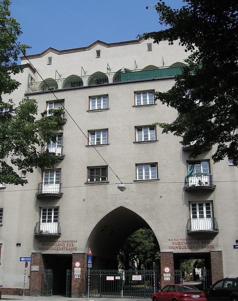 29Wien_Rabenhof_Tor.jpg