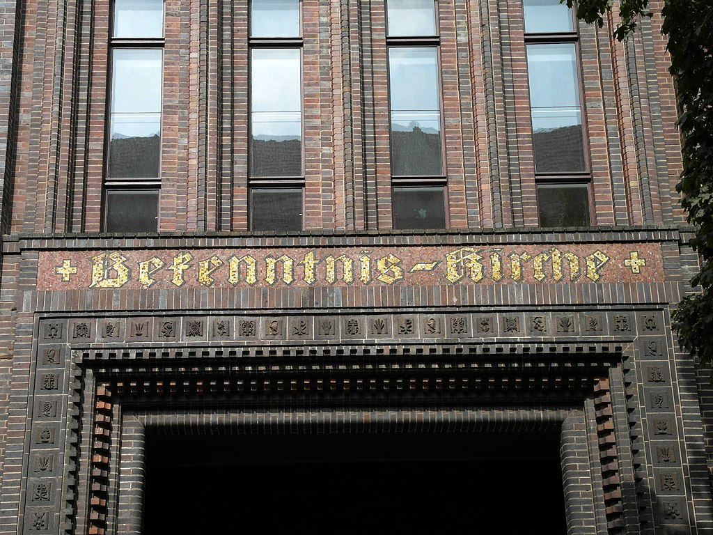 31Bekenntniskirche_Berlin_Inschrift.jpg