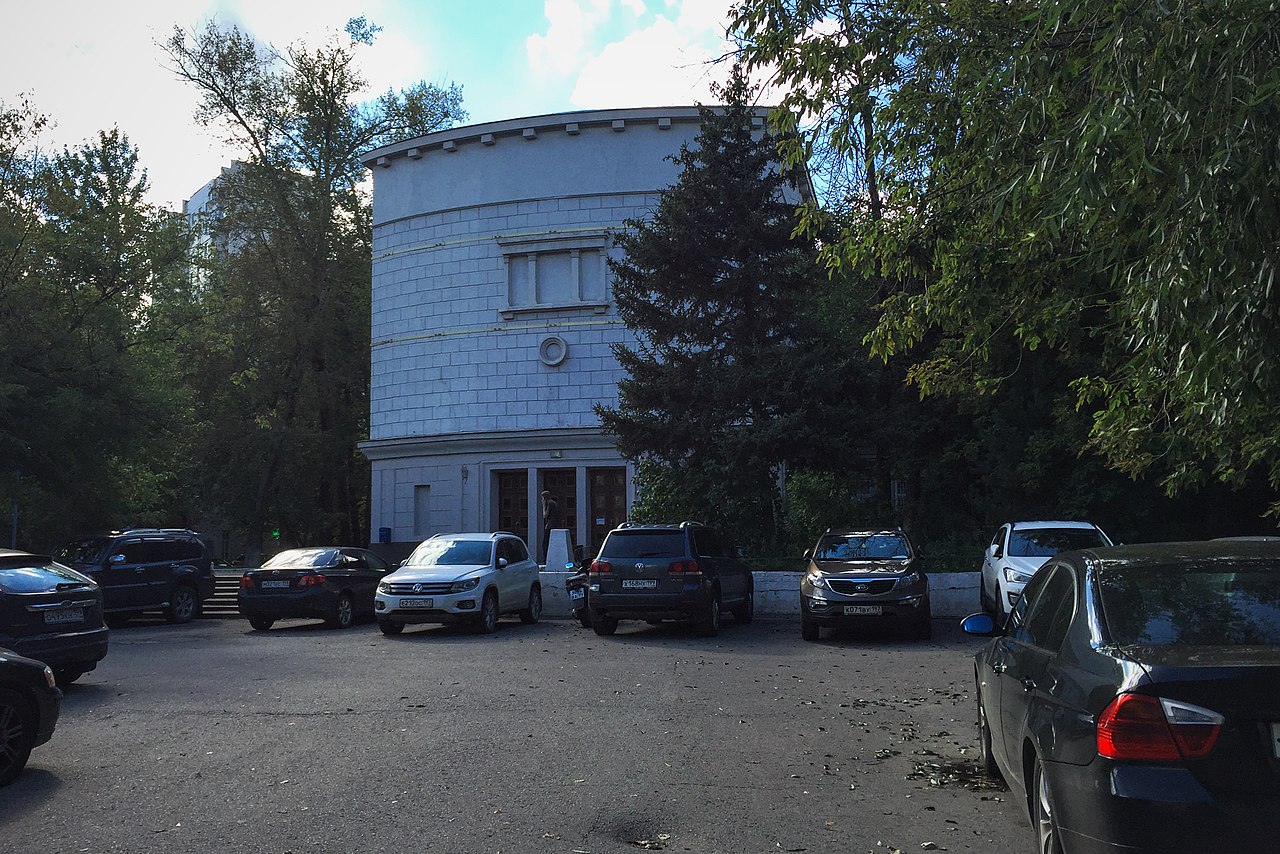34 1280px-Moscow,_Igarsky_Proezd_and_Ivovaya_Street_(31659300595).jpg