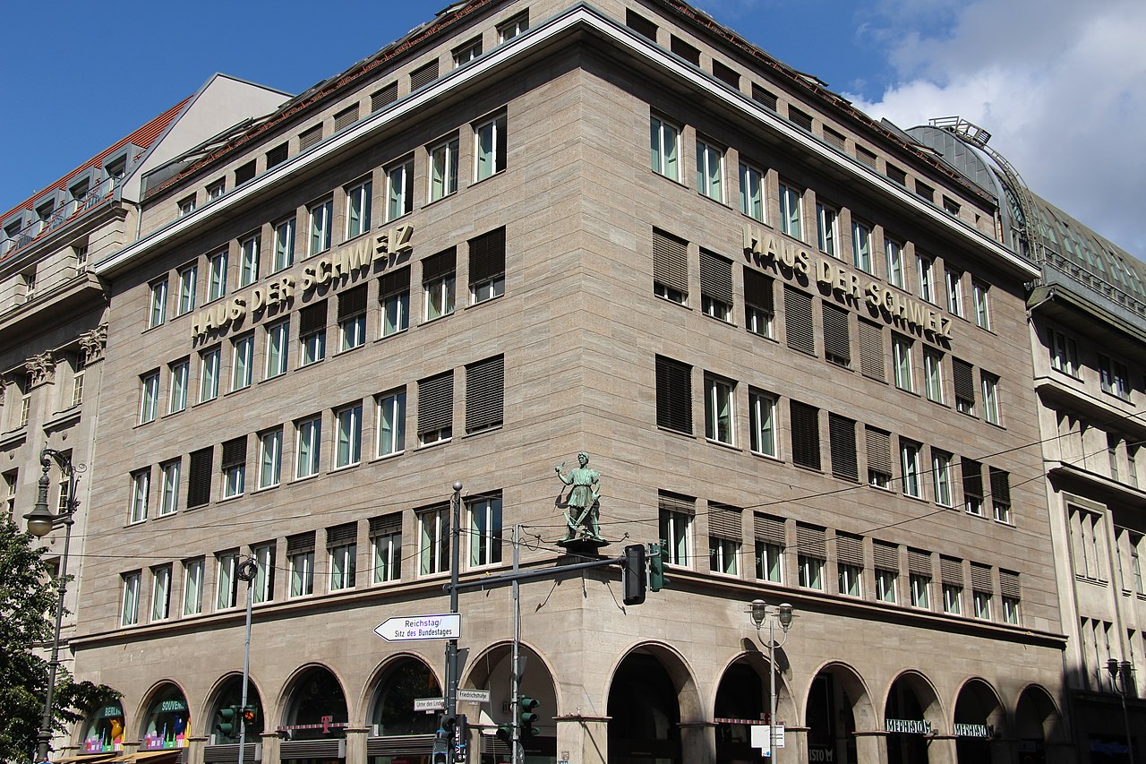 36 1280px-Berlin_-_Haus_der_Schweiz.jpg