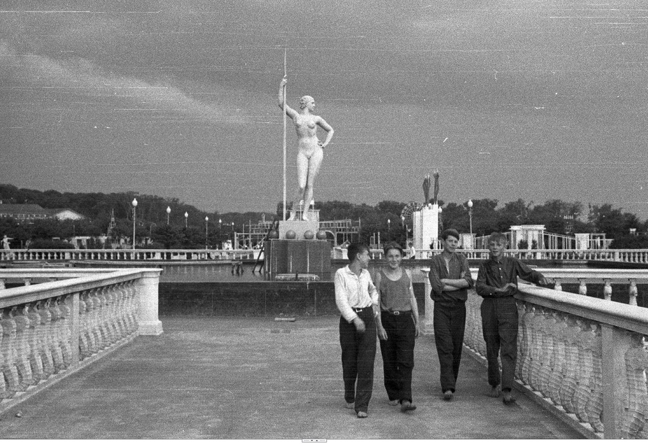 36 DevyshkasveslomHarrisonForman1939g.jpg