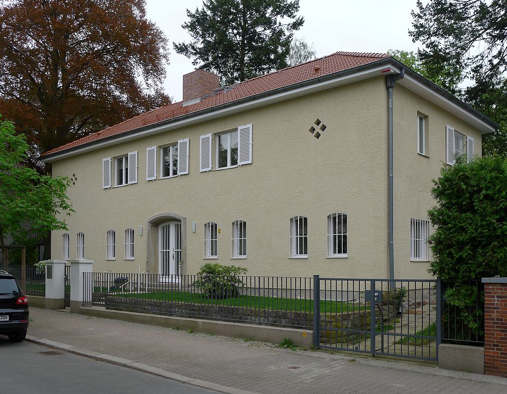 38 1024px-Bismarckallee_16A_Berlin-Grunewald.jpg
