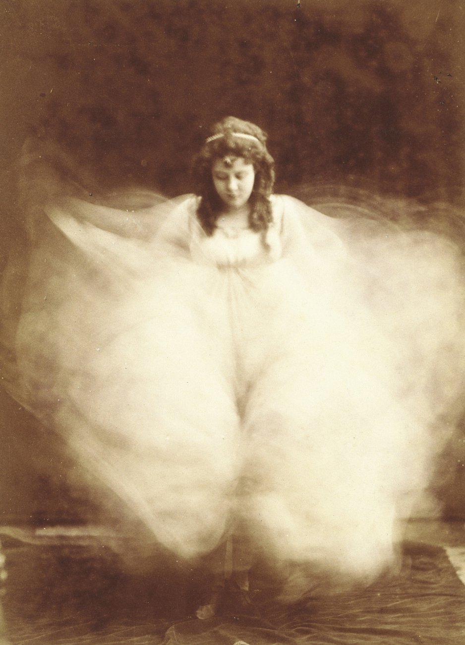 39_loie_fuller-theredlist.jpg