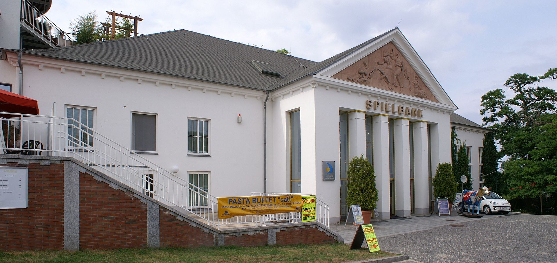 46 герм 1920px-Heringsdorf_Spielbank_2012-07-01.jpg