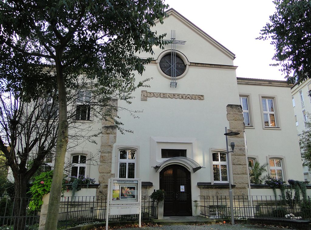 50 1024px-Adventhaus_Adventgemeinde_Dresden.jpg
