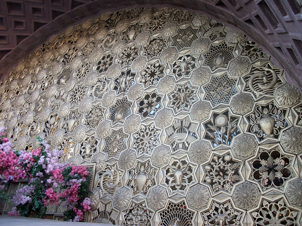 52 1024px-Central_Market_,_Yerevan.jpg
