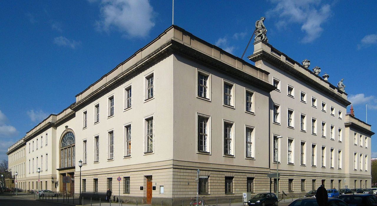 54 1280px-Berlin,_Mitte,_Hinter_der_Katholischen_Kirche,_Verwaltu.jpg