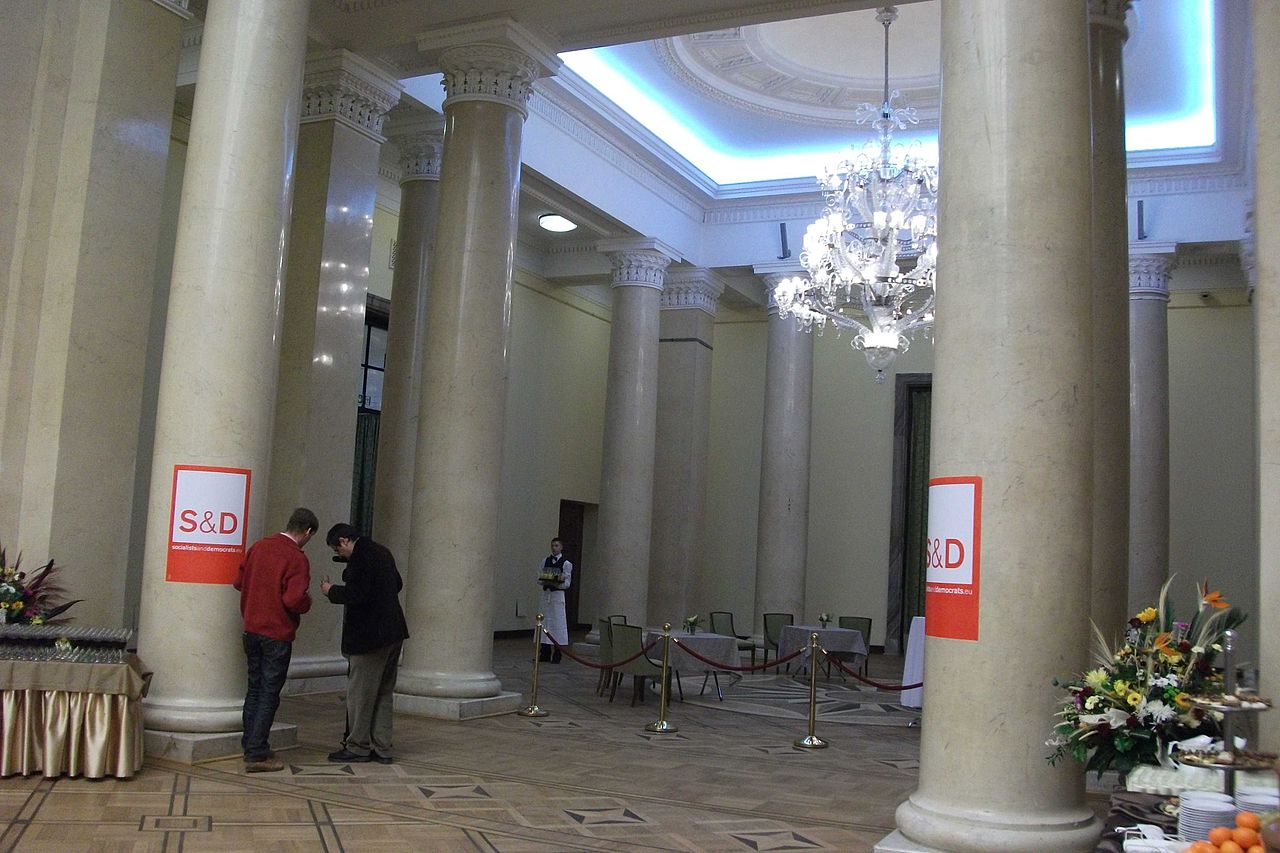 55 1280px-Palais_de_la_culture_et_de_la_science_salle_Curie.jpg