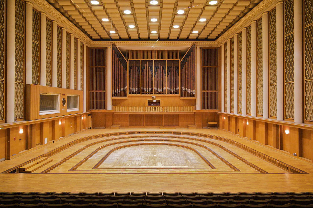 56 1280px-Funkhaus_Nalepastraße_Block_B,_Großer_Sendesaal_1_Bühne.jpg