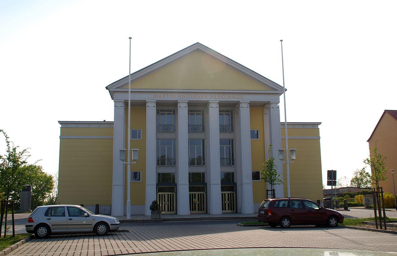 56 1280px-Kulturhaus_„Martin_Andersen_Nexö“_Rüdersdorf_2.jpg
