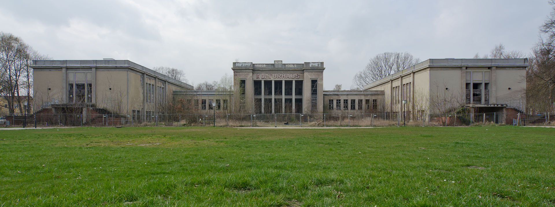 57 1920px-Kulturhaus_Zinnowitz_2014.jpg