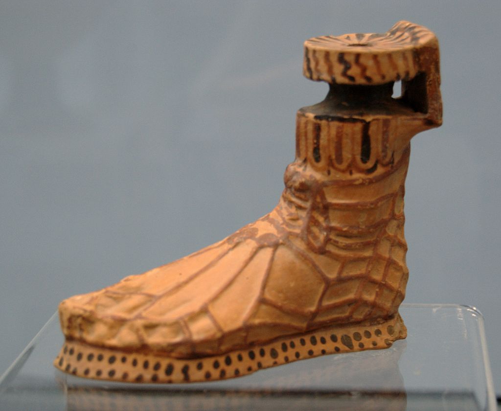 6 пер полAryballos_foot_Staatliche_Antikensammlungen_6640.jpg