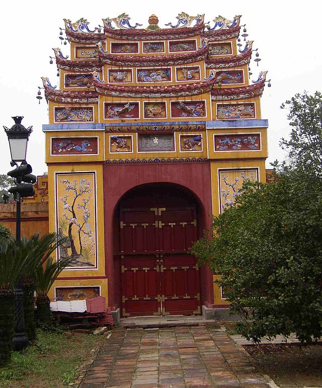 640px-Hue_gate.jpg