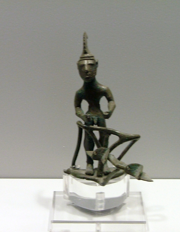 8 dtrAncient_Greek_helmeted_charioteer_-_NAMA_inv._6190.JPG