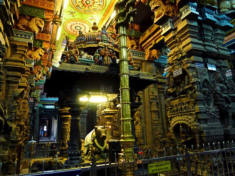 800px-02MaduraiMeenakshiAmmanTemple&IndoorView.jpg