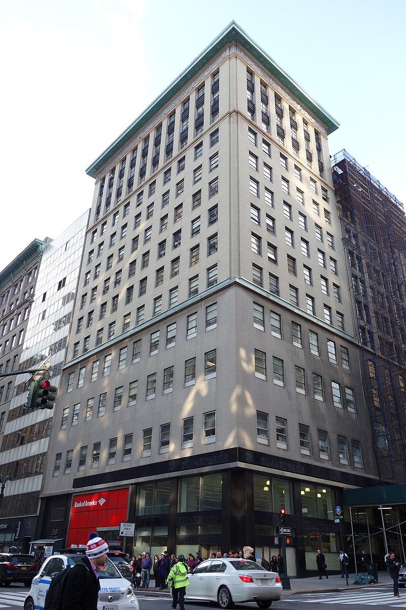 800px-34th_St_5th_Av_td_02_-_358_Fifth_Avenue.jpg