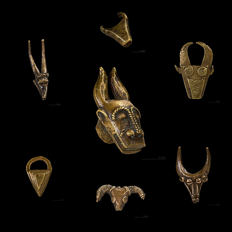 800px-Akan_Gold_Weight_MHNT_bovid_head.jpg