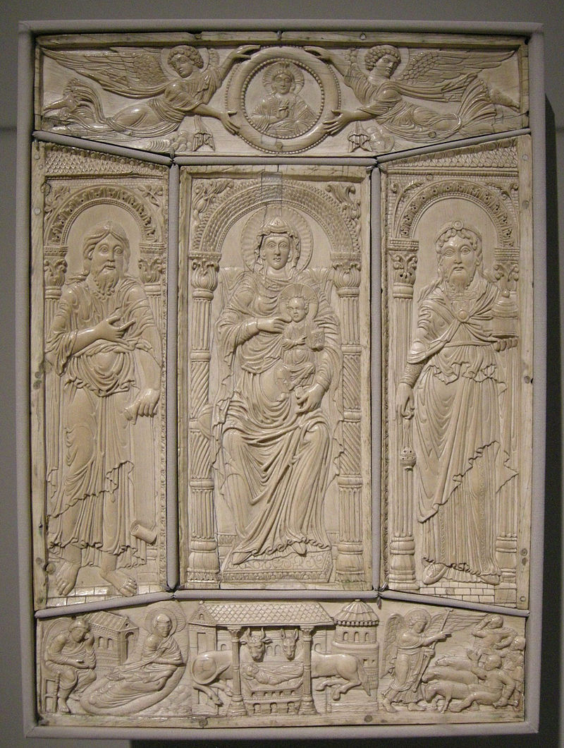 800px-Arte_carolingia_da_Aachen,_coperta_dell'evangeliario_di_lorsch,_810_circa.jpg