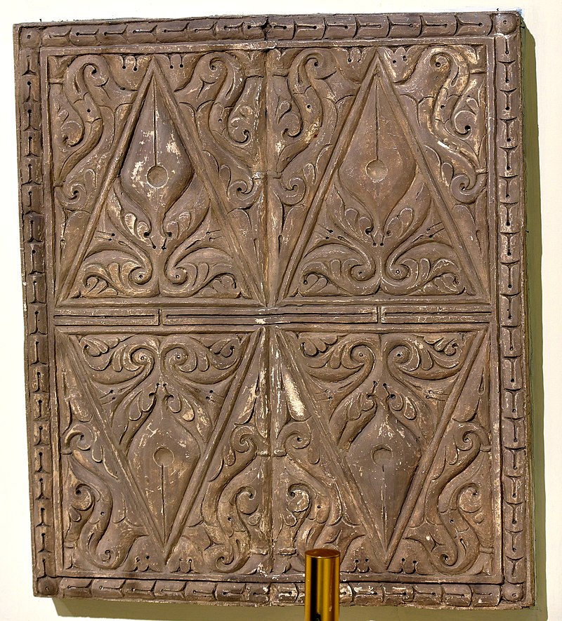800px-Carved_stucco_panel_from_Samarra,_Iraq,_3rd_style,_3rd_century_A.H.,_Iraq_Museum.jpg