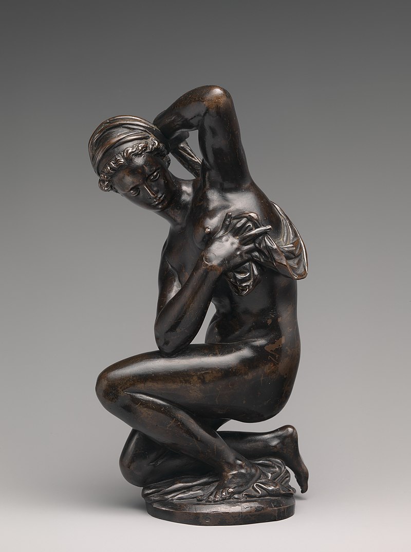 800px-Crouching_Venus_MET_DP-468-001.jpg