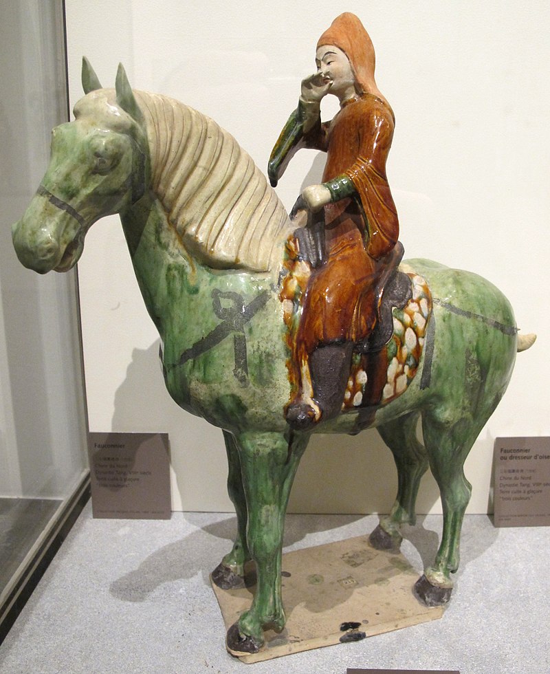 800px-Dinastia_tang,_cavalliere_suonatore,_henan,_700-715_ca..jpg