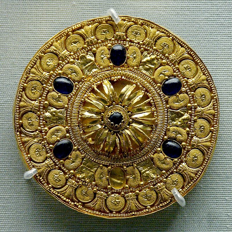 800px-Ear-stud_BM_GR1881.5-28.2.jpg