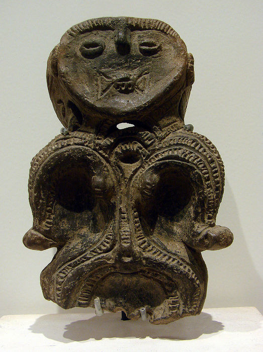 800px-Figurine_Dogu_Jomon_Musée_Guimet_70608_2.jpg