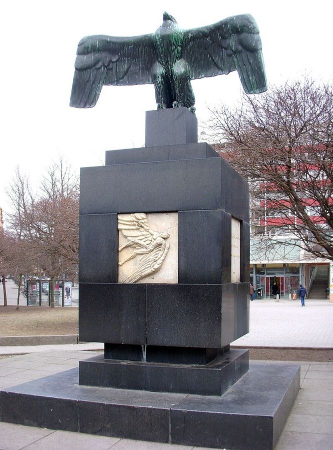 800px-Flygarmonumentet_2009a.jpg