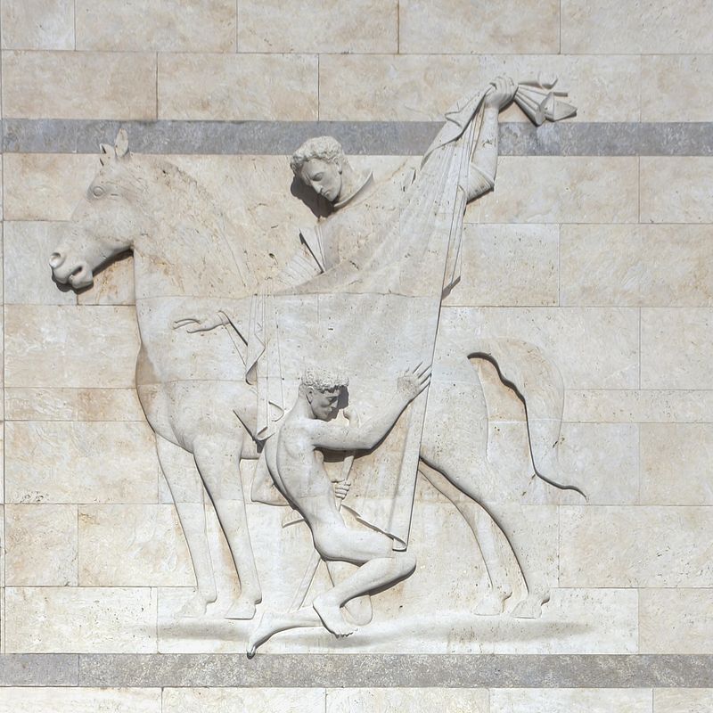 800px-Gerling-Gebäude_-_Relief_Sankt_Martin_teilt_den_Mantel_-_Arno_Breker_(3812-14).jpg