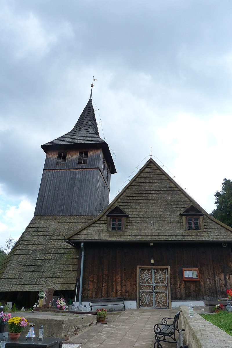 800px-Grzmiąca,_drewniany_kościół_01.jpg