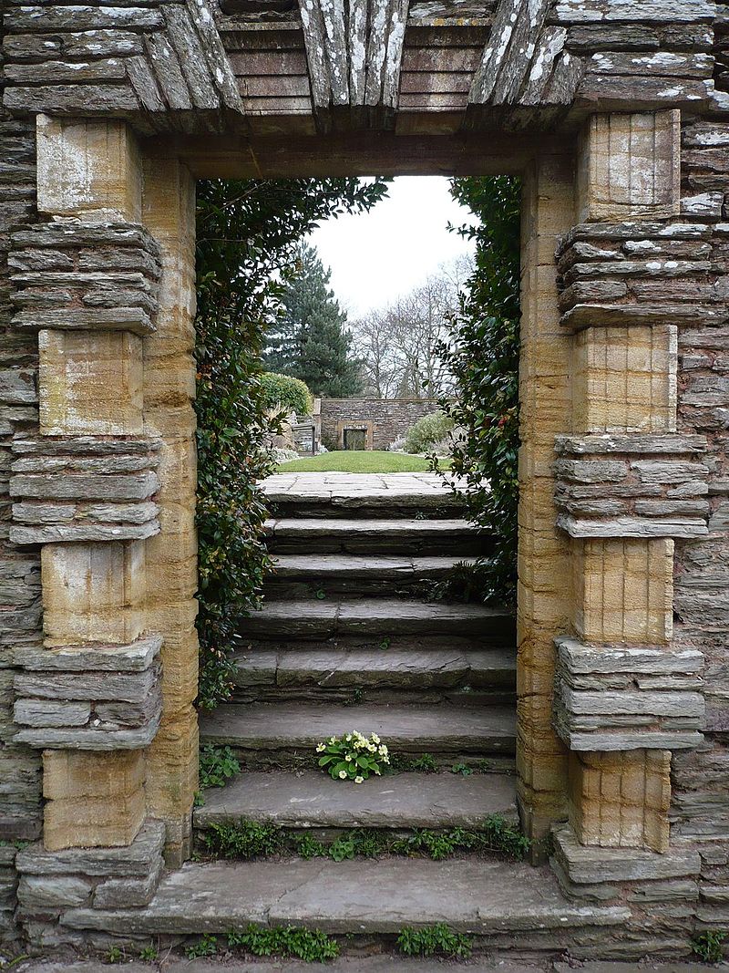 800px-Hestercombe_Gardens_Doorway.jpg