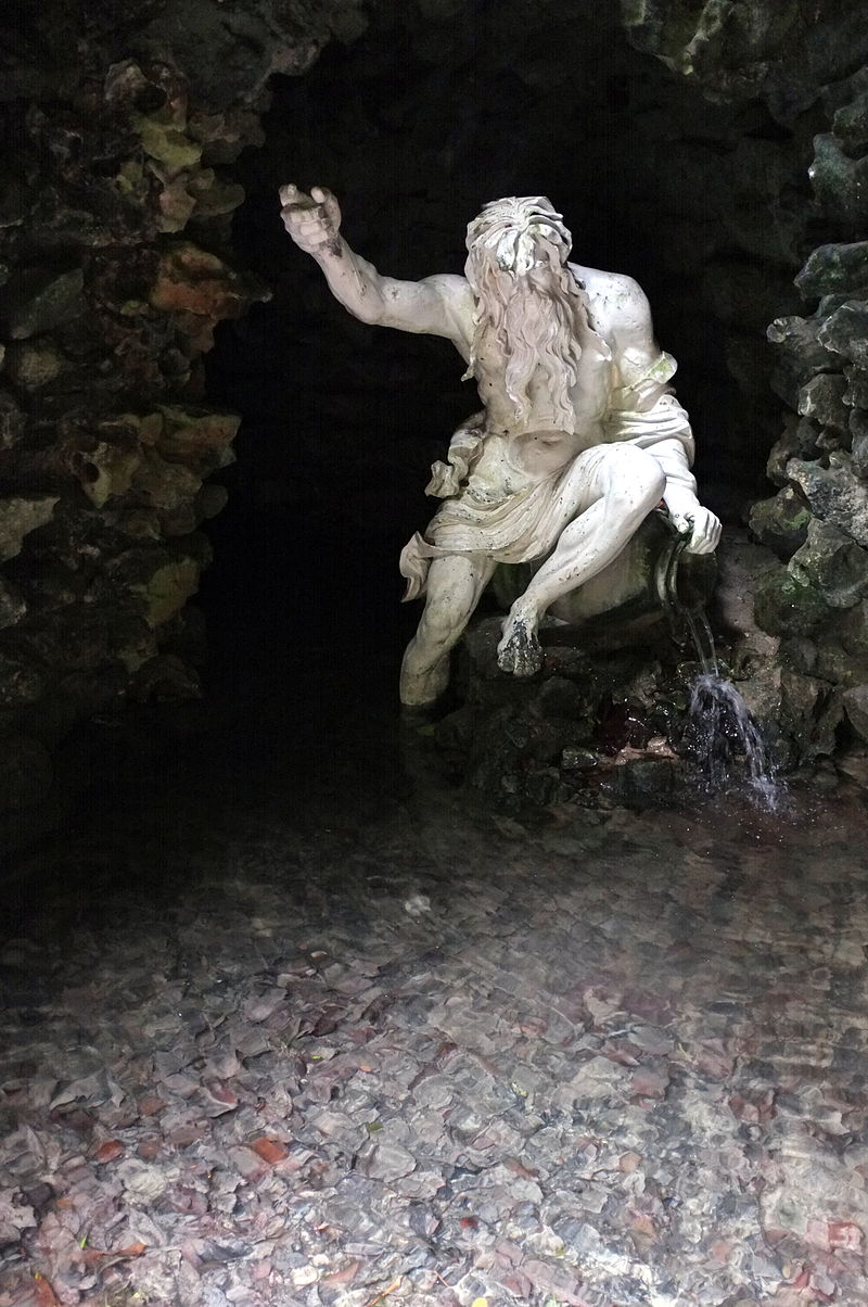 800px-Neptune_(8350782744).jpg