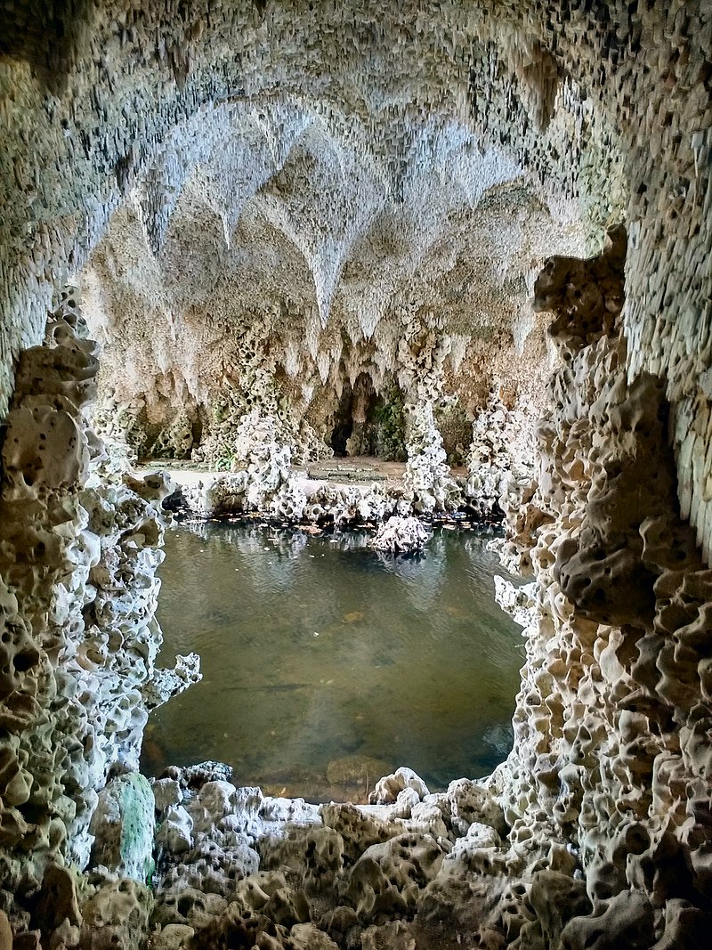800px-Painshill_Park_Crystal_Grotto_'Nature's_Mirror'.jpg