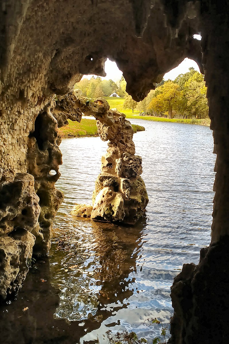 800px-Painshill_Park_Crystal_Grotto_view_out.jpg