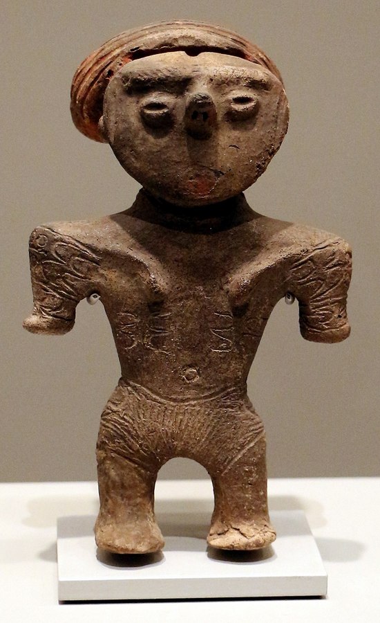 800px-Periodo_jomon_finale,_figurina_femminile_con_turbante,_1000-300_ac_ca.jpg