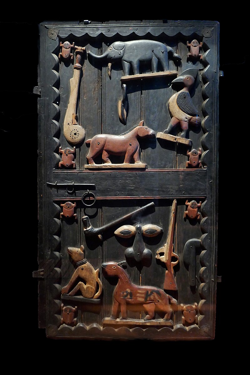 800px-Porte_du_palais_royal_d'Abomey-N°_71.1893.45.4-Musée_du_Quai_Branly_(1).jpg