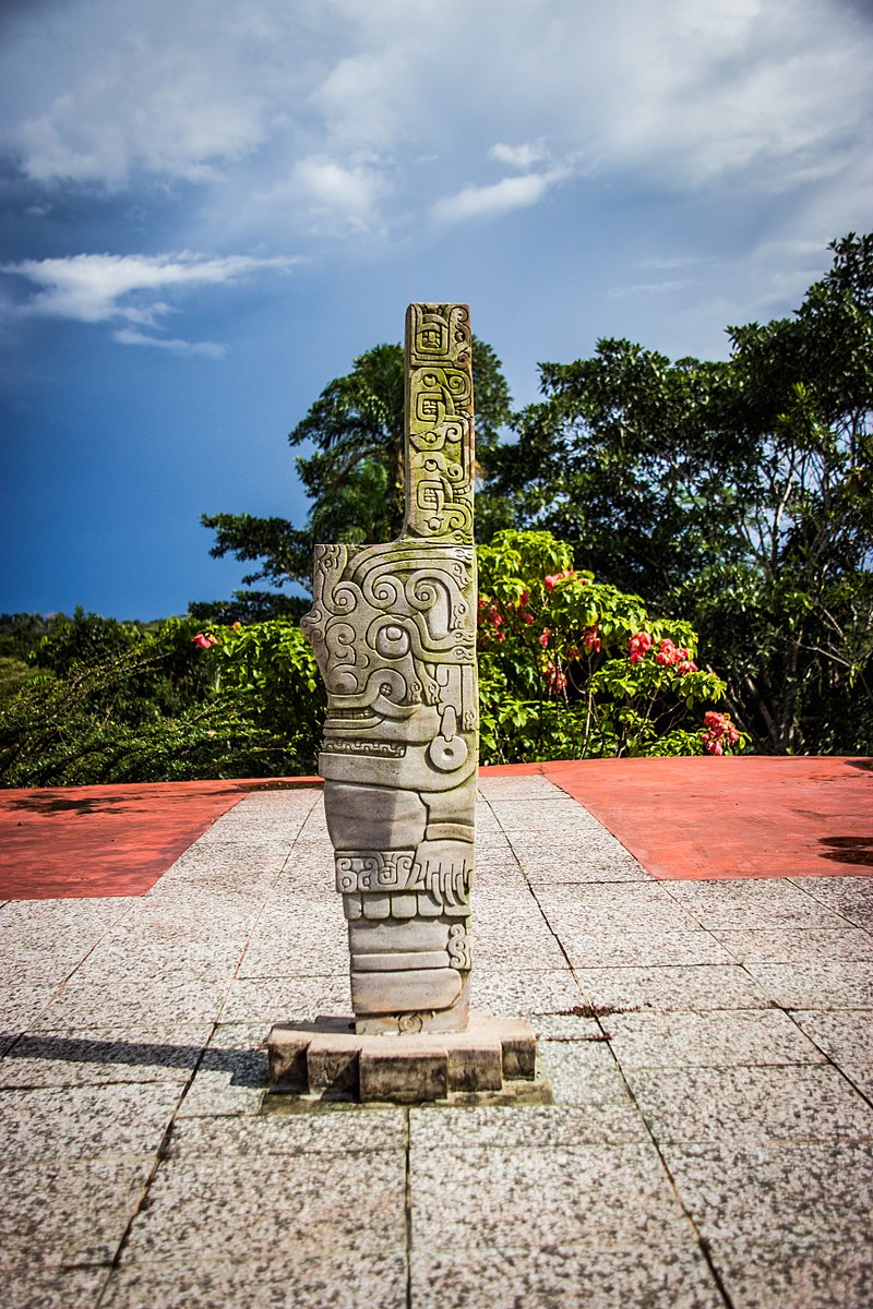 800px-Replica_of_the_Chavin_Lanzón_2.jpg