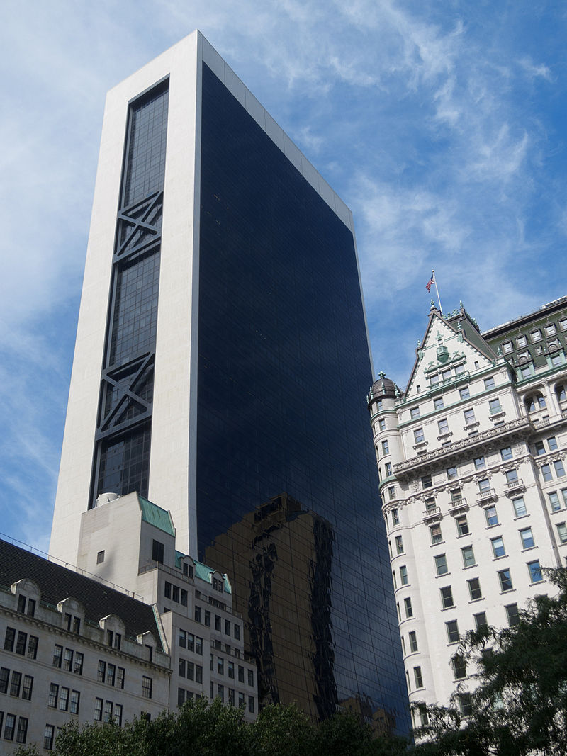 800px-Solow_Building_New_York_August_2012.jpg