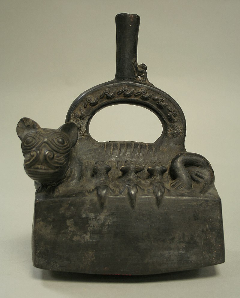 800px-Stirrup_Spout_Bottle_with_Suckling_Puma_MET_1979.206.832_a.jpg