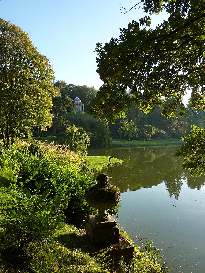 800px-Stourhead_lake_view_-_Pastoral_Perfection_-_panoramio.jpg