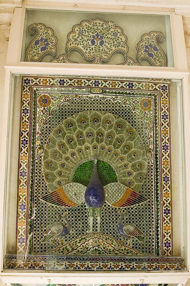 800px-The_peacock_on_Mor_chowk_wall,_City_Palace,_Udaipur.jpg