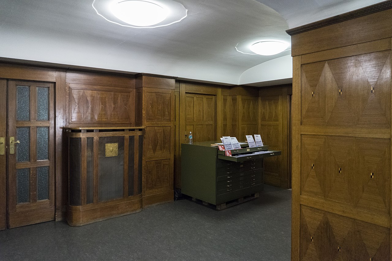 9 1280px-Vorwärtshaus_Innenansicht_4.jpg