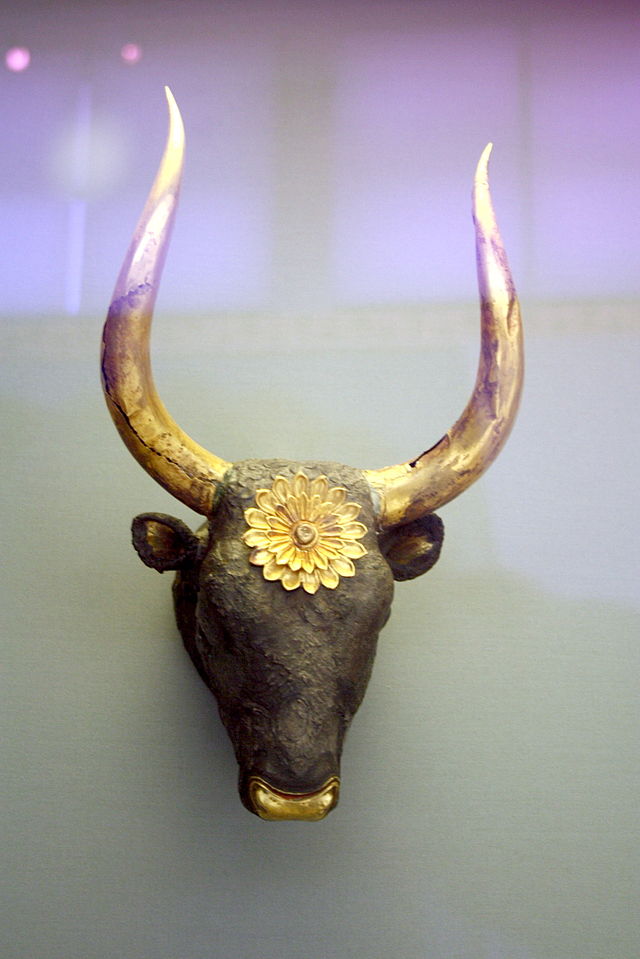 _Athens_-_Silver_rhyton_from_Mycenae_-_.jpg